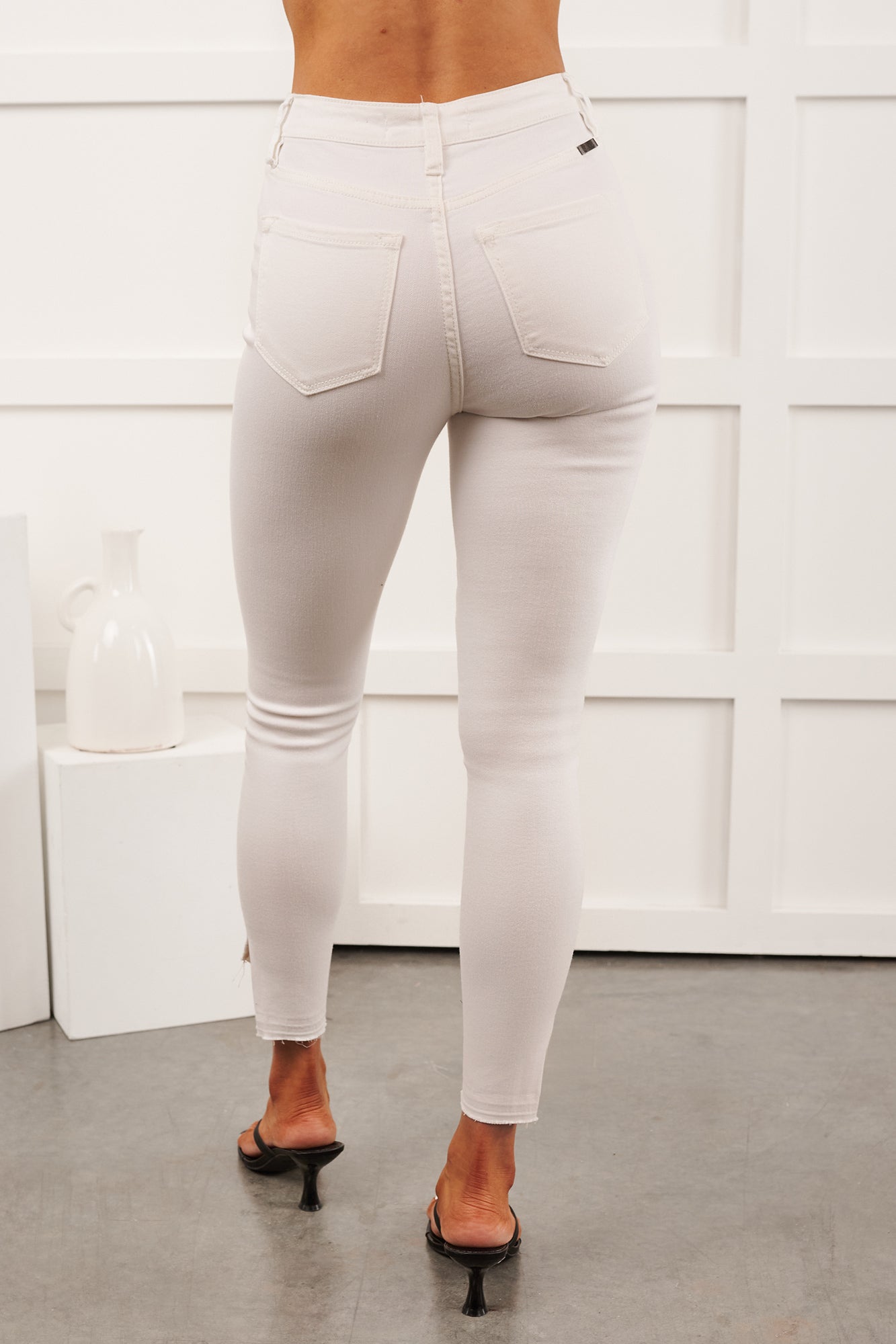 Chenoa High Rise Cropped KanCan Skinny Jeans (White)