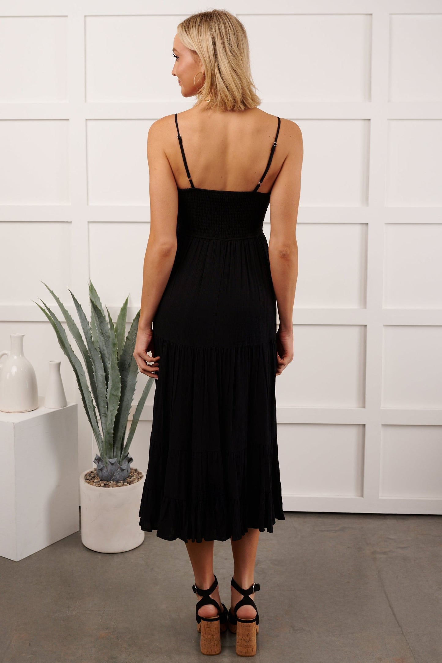 Soft Twirl Tiered Crochet Bodice Midi Dress (Black)