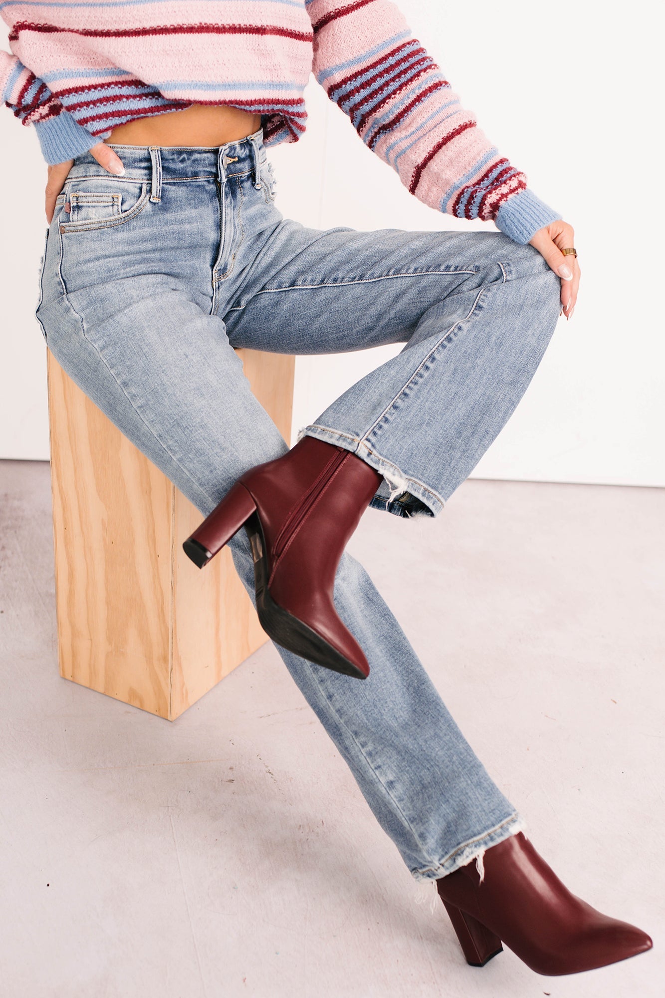 Elara Mid Rise Bootcut Judy Blue Jeans (Medium)